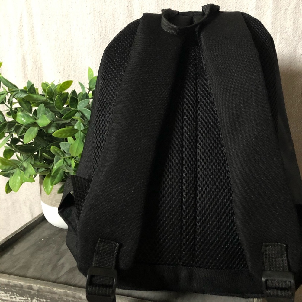 🎒 Mini Mickey Backpack 🎒 - Picture 2 of 5